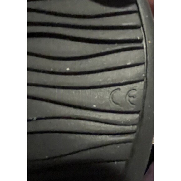 Vionic Black Patent T Strap Sandal Adjustable Strap Cushioned Womens Size 8 NWOB - Picture 10 of 11